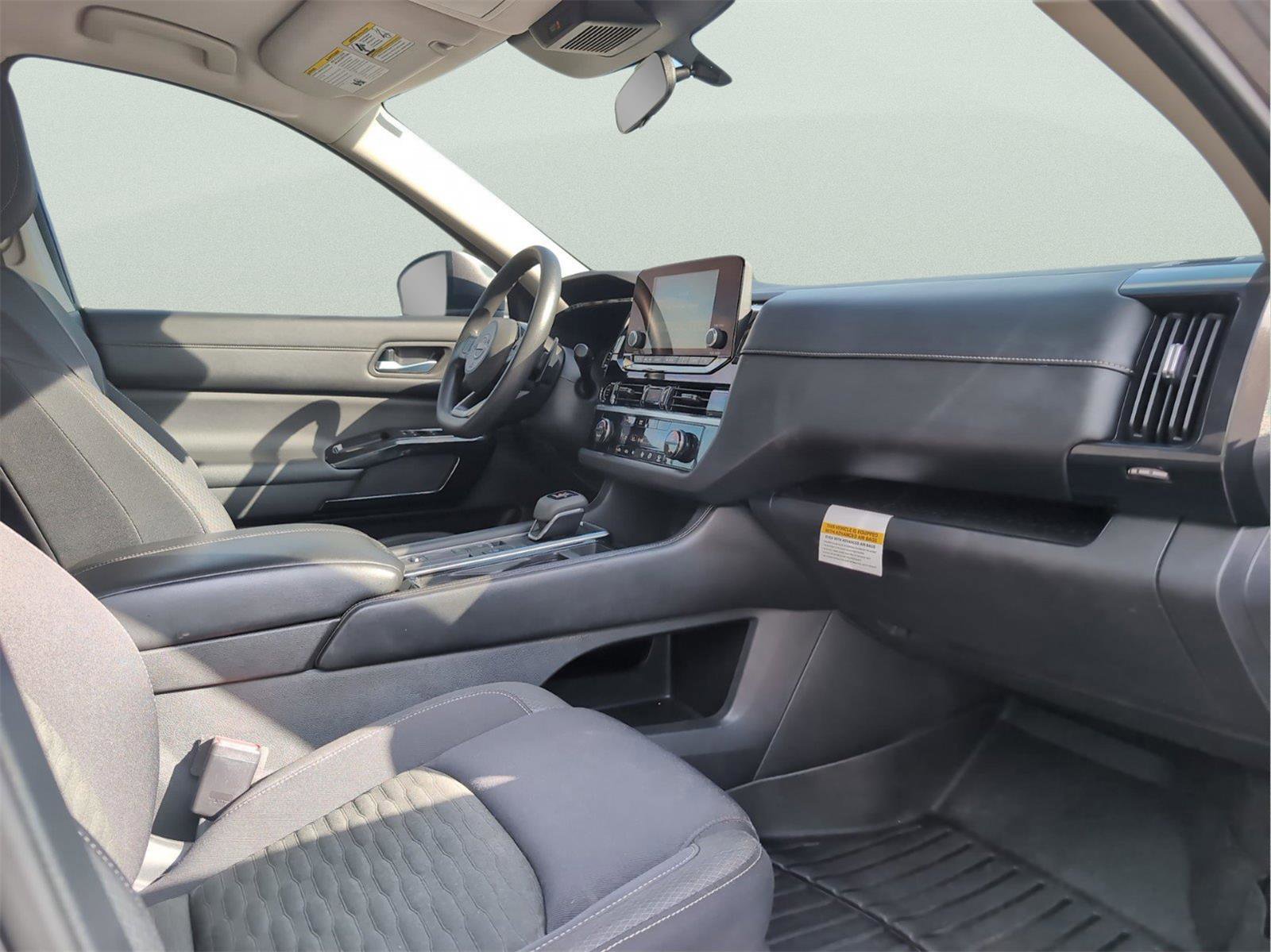Used 2022 Nissan Pathfinder S FWD image 32