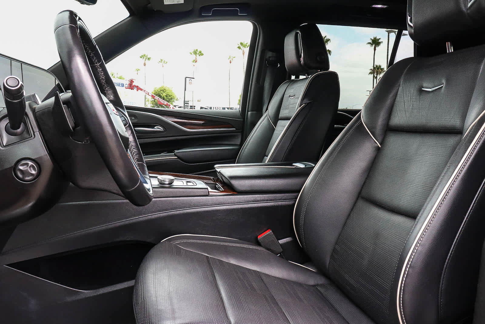 Used 2023 Cadillac Escalade Premium Luxury AWD/4WD image 31