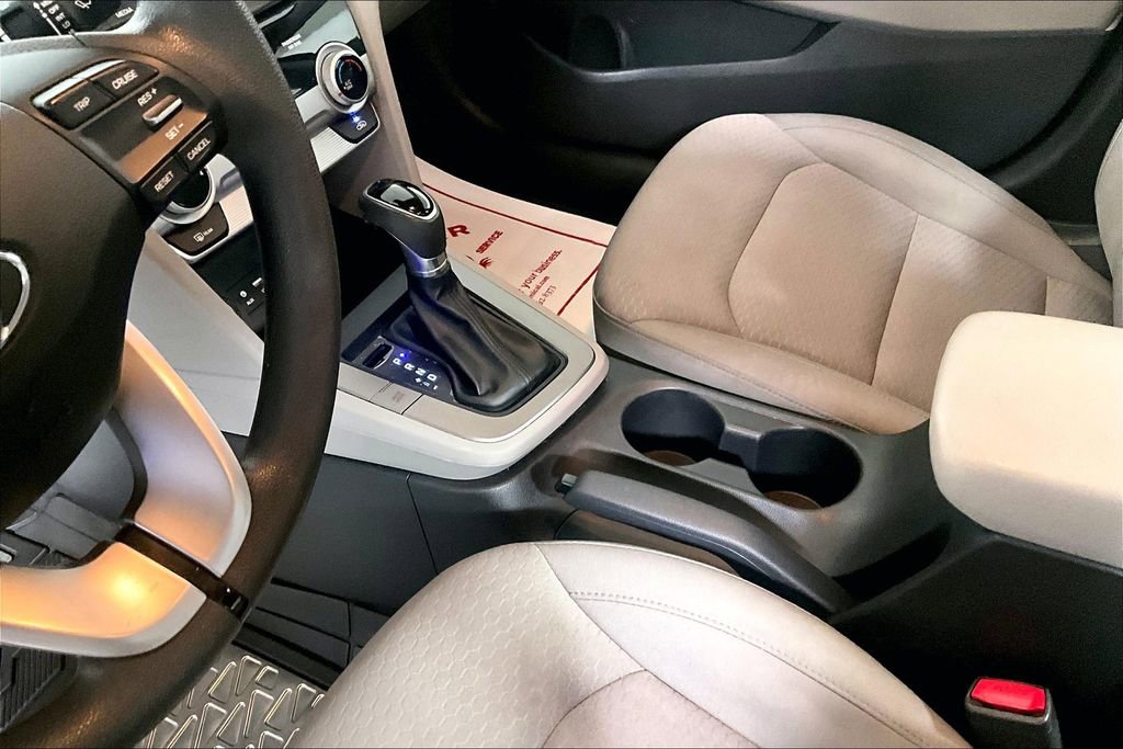 Used 2019 Hyundai Elantra SE image 16