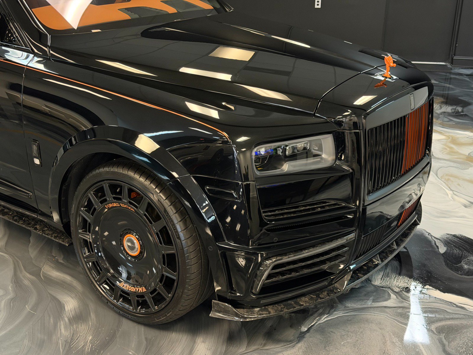 Used 2023 Rolls-Royce Cullinan AWD/4WD image 2