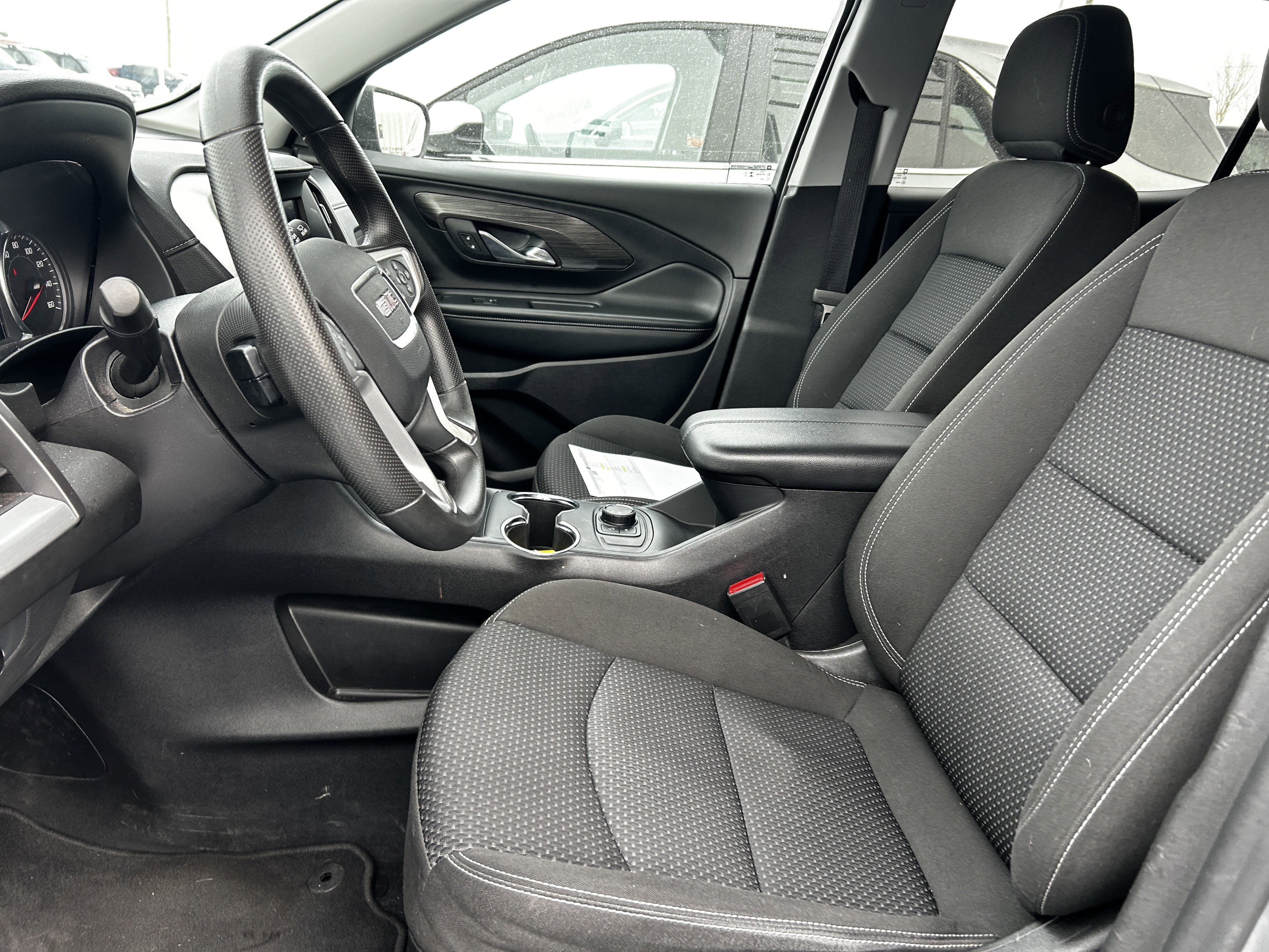 Used 2024 GMC Terrain SLE image 10