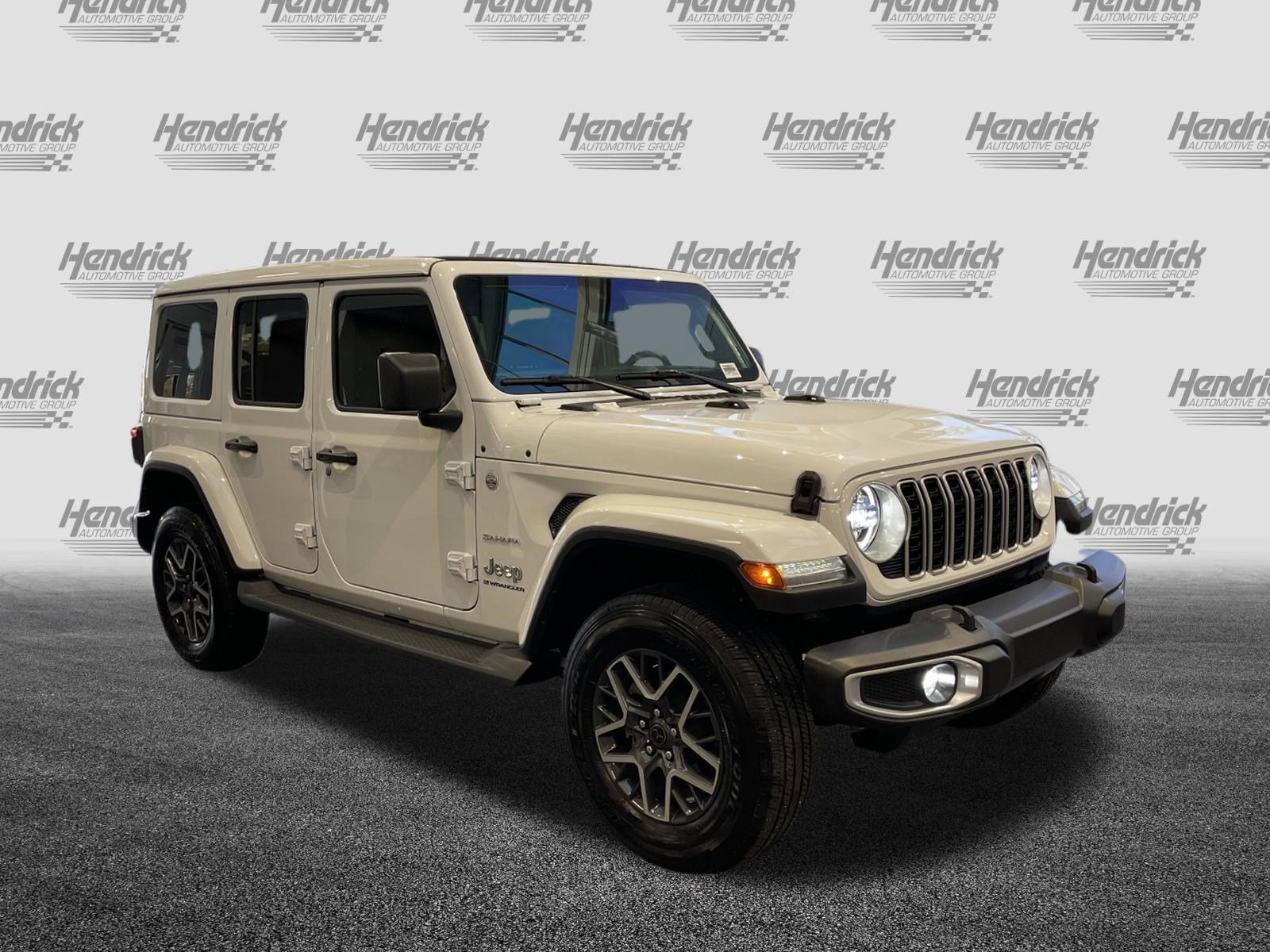 Used 2024 Jeep Wrangler Unlimited Sahara w/ Technology Group AWD/4WD image 2