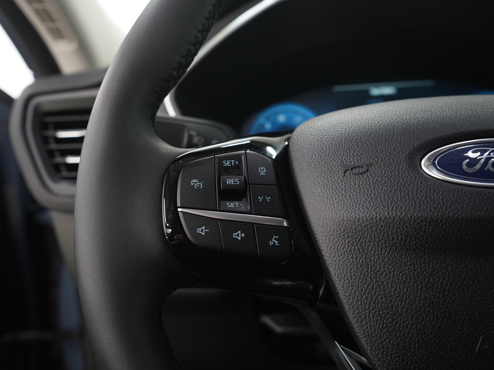 Used 2023 Ford Escape SE w/ PHEV Premium Package FWD image 28