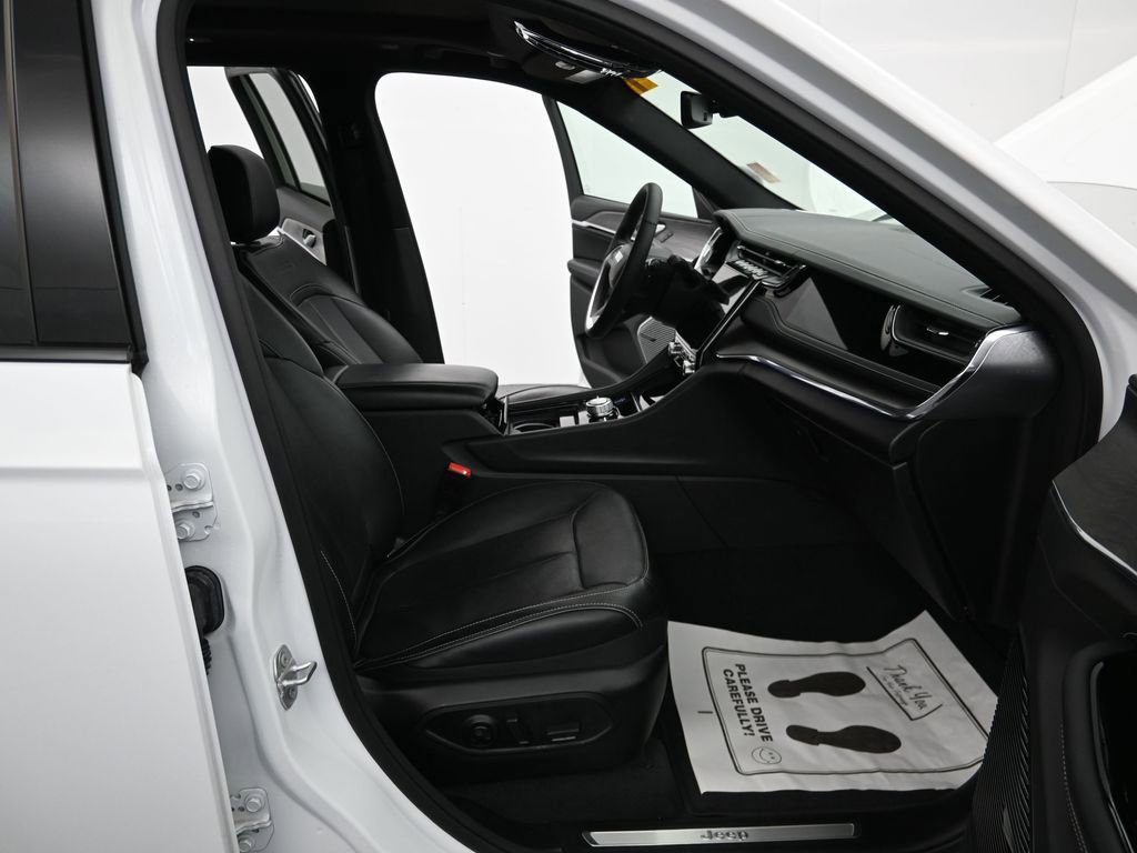 Used 2023 Jeep Grand Cherokee Overland image 13