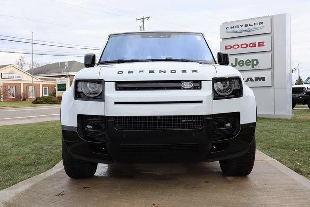 Used 2023 Land Rover Defender 130 X-Dynamic SE AWD/4WD image 5