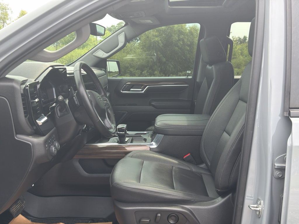 Used 2024 Chevrolet Silverado 1500 RST AWD/4WD image 14