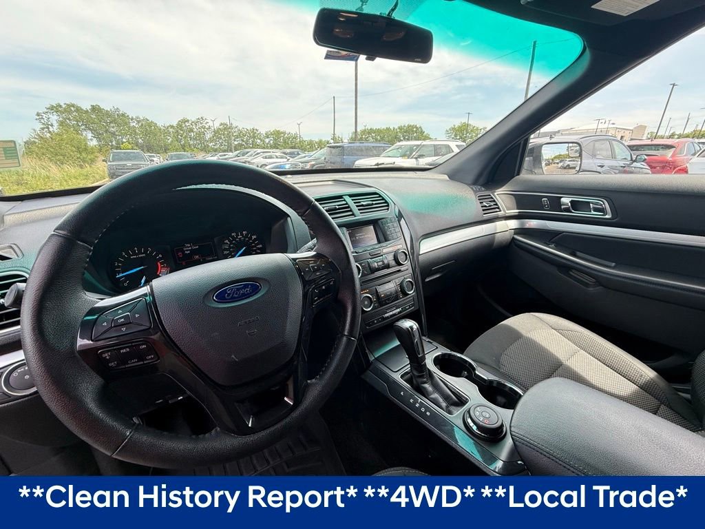 Used 2017 Ford Explorer XLT AWD/4WD image 2