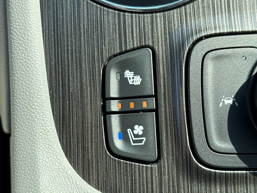 Certified 2023 GMC Acadia SLT w/ Technology Package AWD/4WD image 15