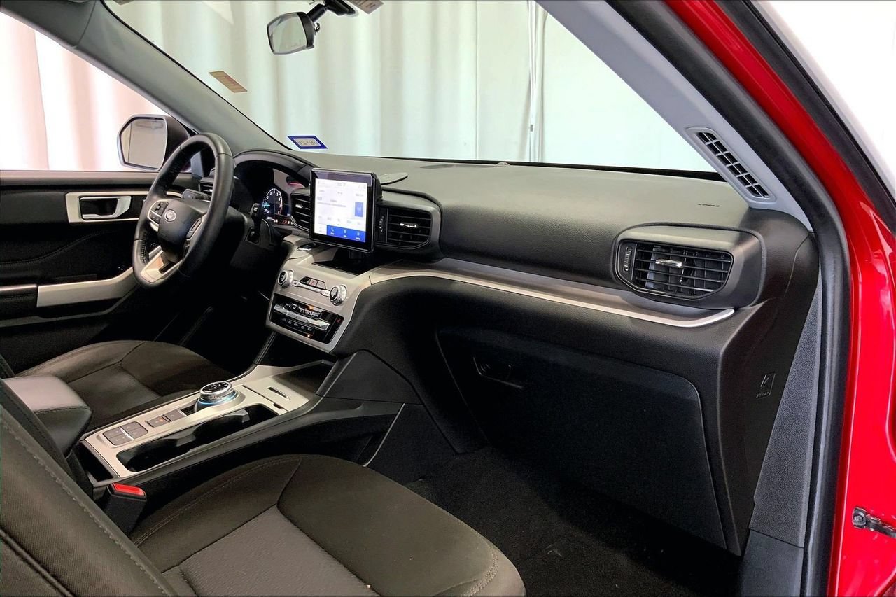 Used 2023 Ford Explorer XLT RWD image 28