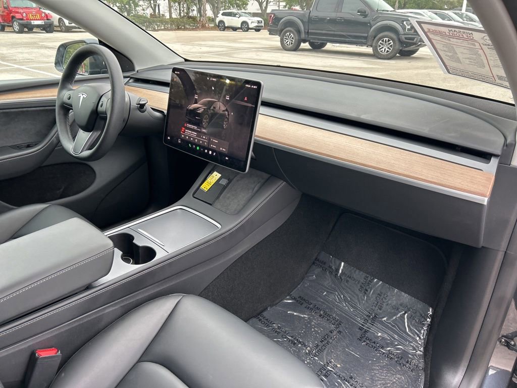 Used 2025 Tesla Model Y Long Range image 36