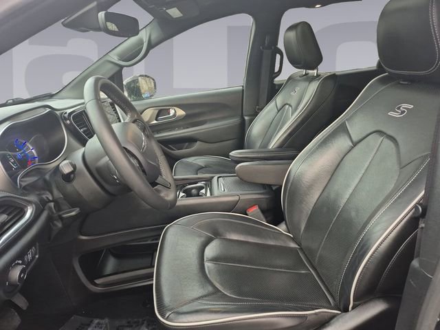 Used 2024 Chrysler Pacifica Premium image 10