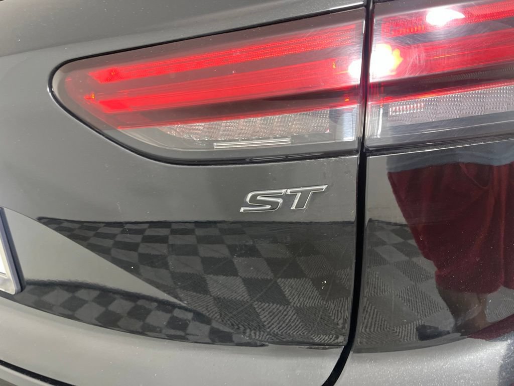 Certified 2022 Buick Envision Essence w/ Technology Package I FWD image 4