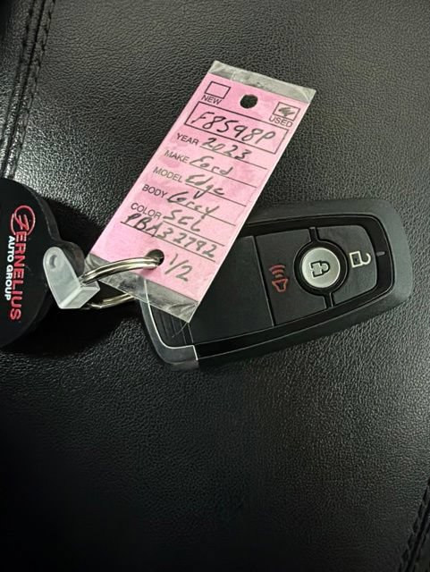 Used 2023 Ford Edge SEL AWD/4WD image 36