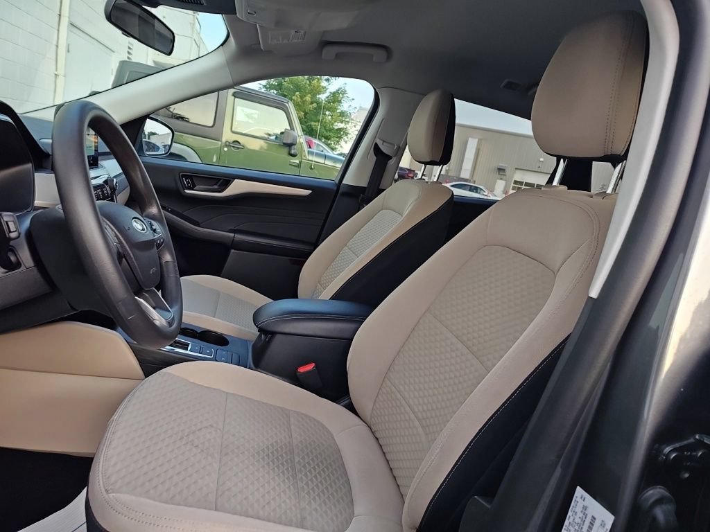 Used 2022 Ford Escape SE FWD image 6