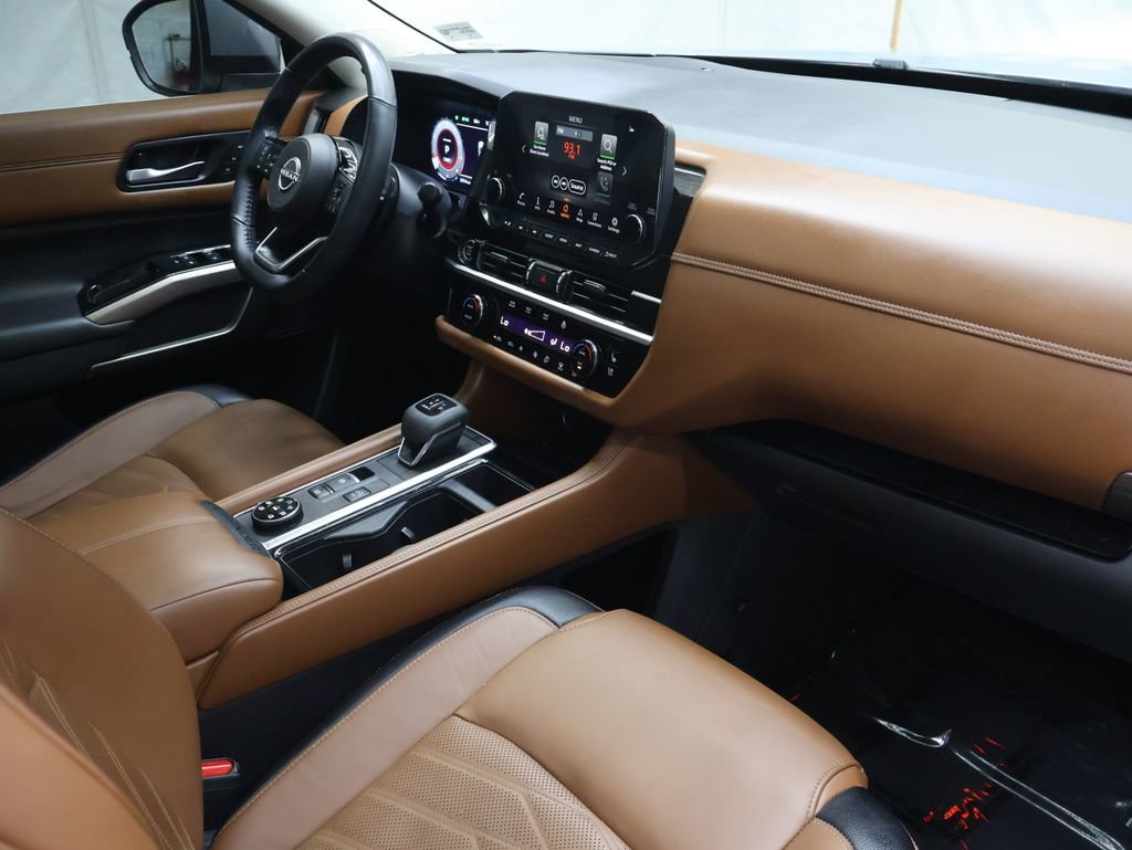 Used 2024 Nissan Pathfinder Platinum AWD/4WD image 10