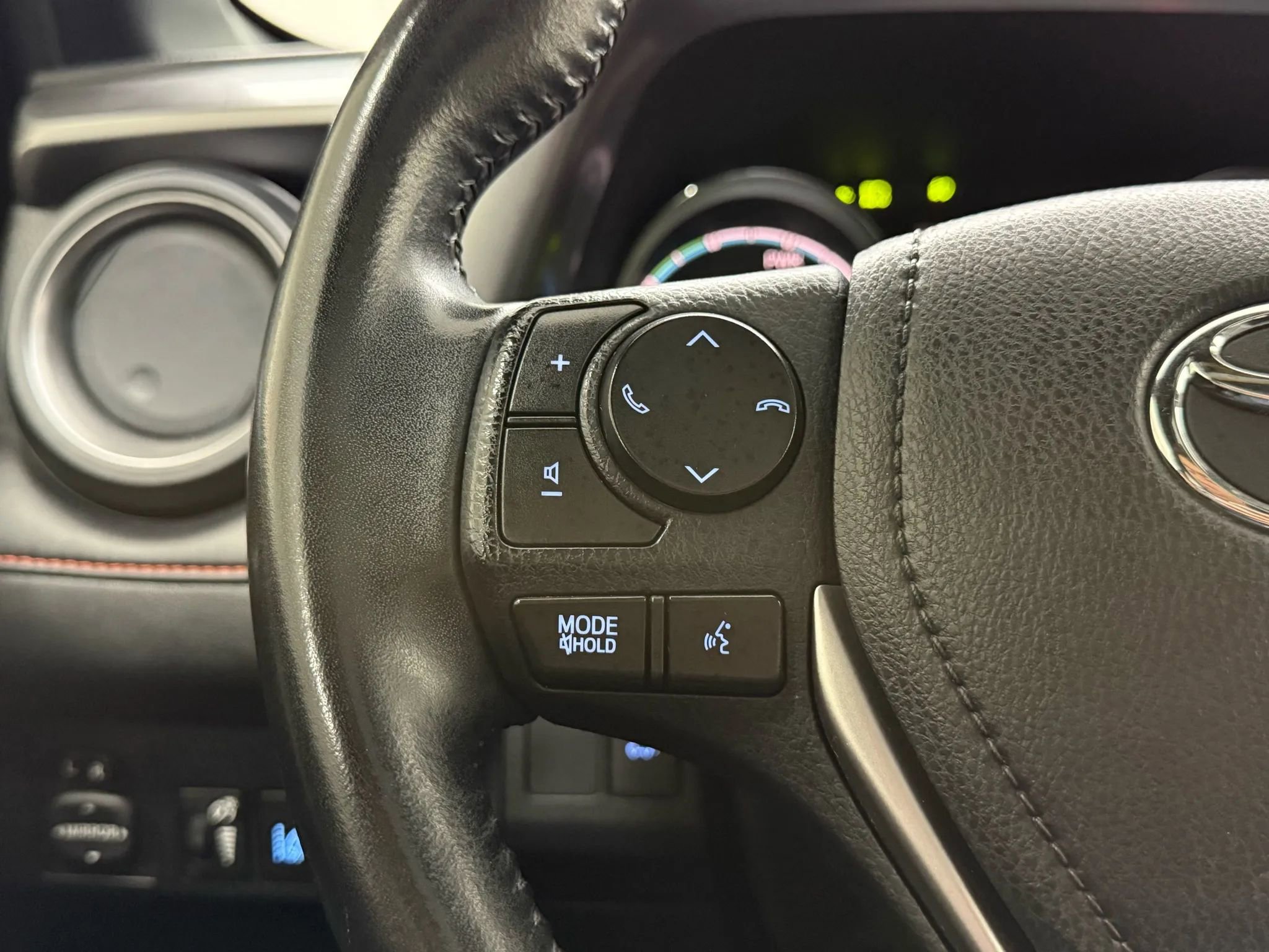 Used 2017 Toyota RAV4 SE w/ Advanced Technology Package image 17