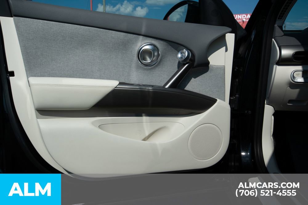 Used 2024 Genesis GV60 RWD image 38