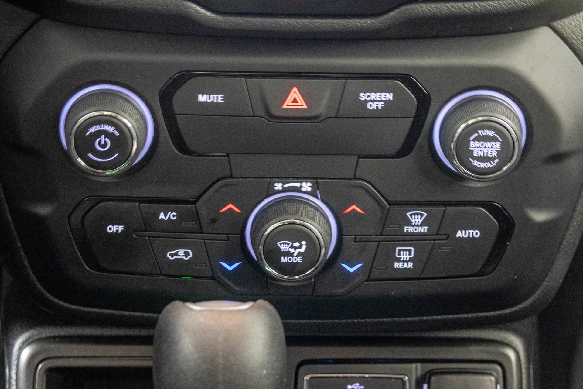 Used 2019 Jeep Renegade Latitude FWD image 24