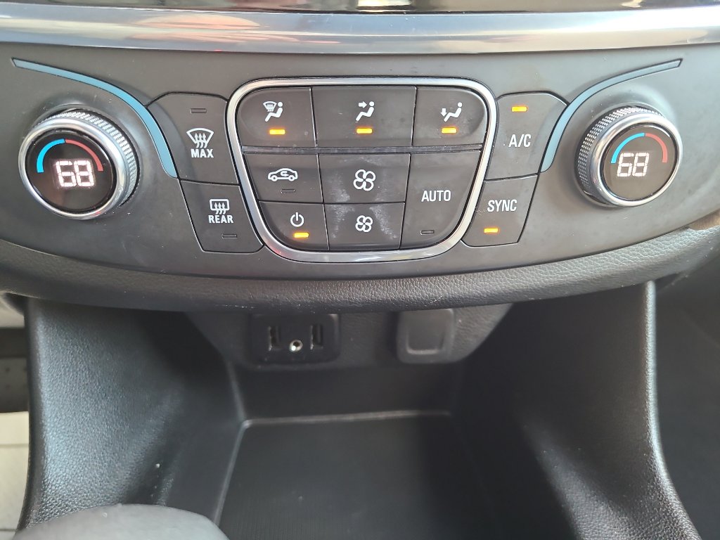 Used 2022 Chevrolet Traverse LS AWD/4WD image 19