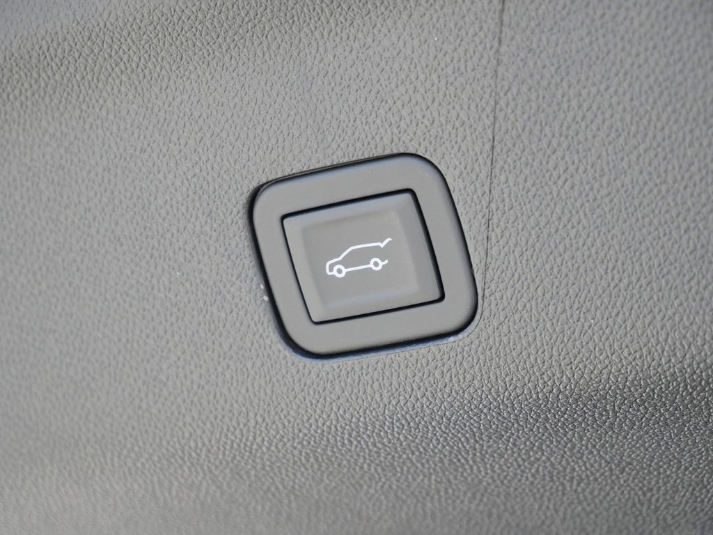 New 2026 GMC Yukon XL Denali w/ Denali Reserve Package image 34