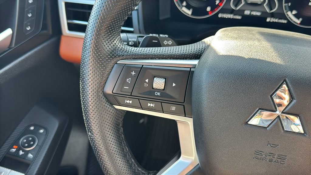 Used 2024 Mitsubishi Outlander SEL AWD/4WD image 27