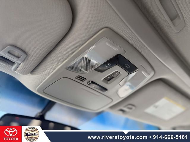 Used 2017 Toyota Sienna XLE Premium image 24