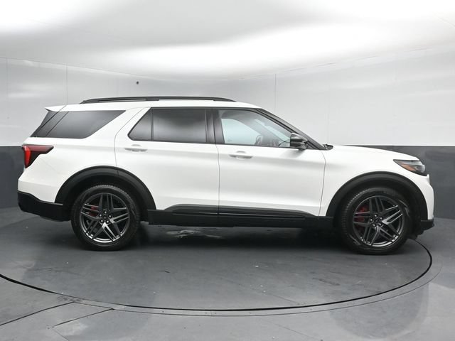 Certified 2025 Ford Explorer ST AWD/4WD image 8