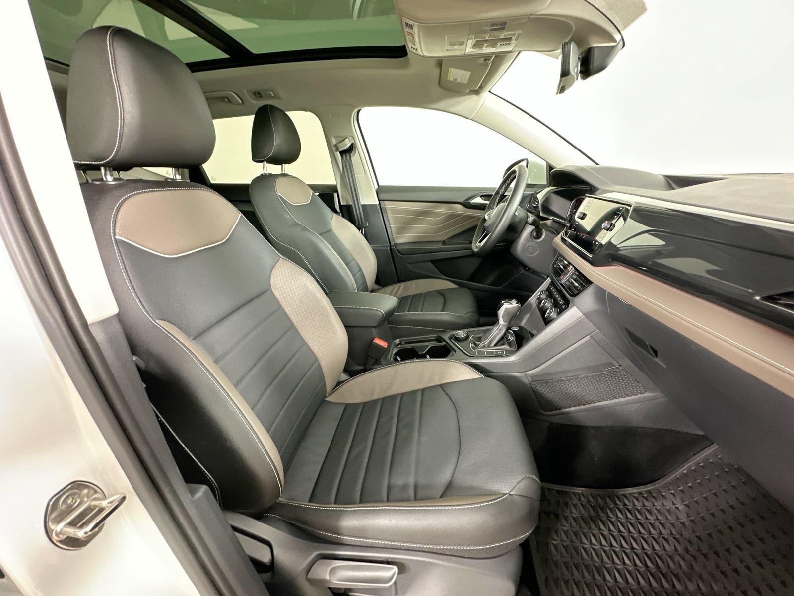 Used 2024 Volkswagen Taos SEL AWD/4WD image 42