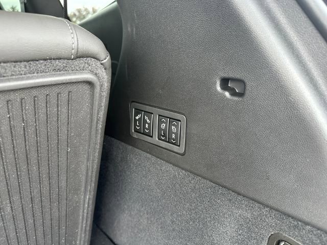 Used 2024 Cadillac XT6 Sport w/ Technology Package image 17