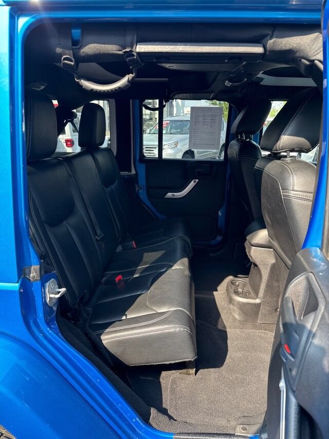 Used 2015 Jeep Wrangler Unlimited Sahara w/ Dual Top Group AWD/4WD image 15