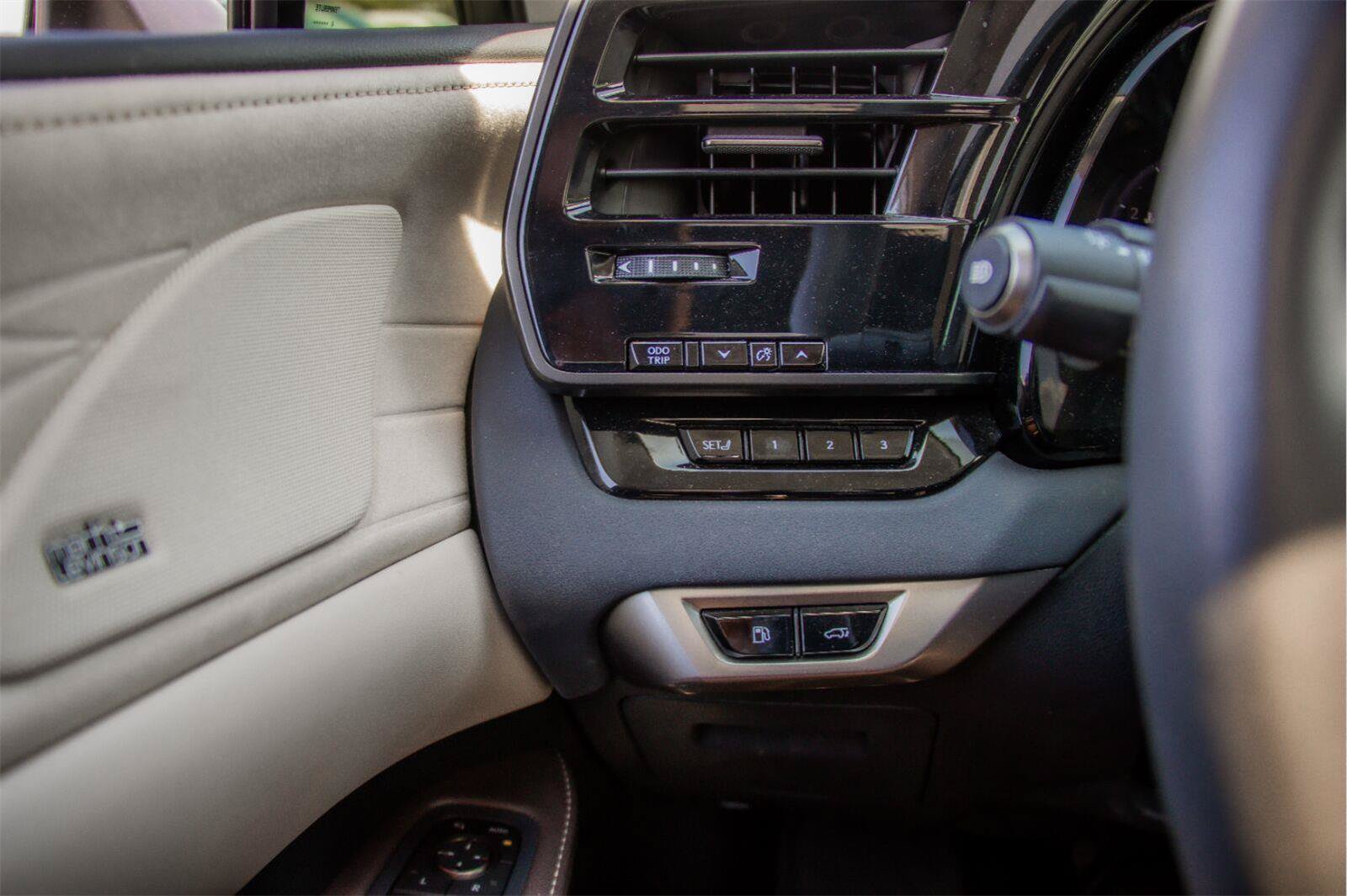 Used 2025 Lexus RX 350 FWD w/ Convenience Package image 19