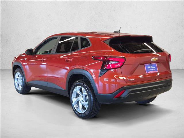 Used 2024 Chevrolet Trax LS w/ LS Convenience Package FWD image 8