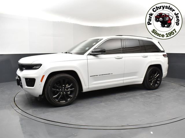 Used 2023 Jeep Grand Cherokee Overland w/ Adv Protech Group III AWD/4WD image 3