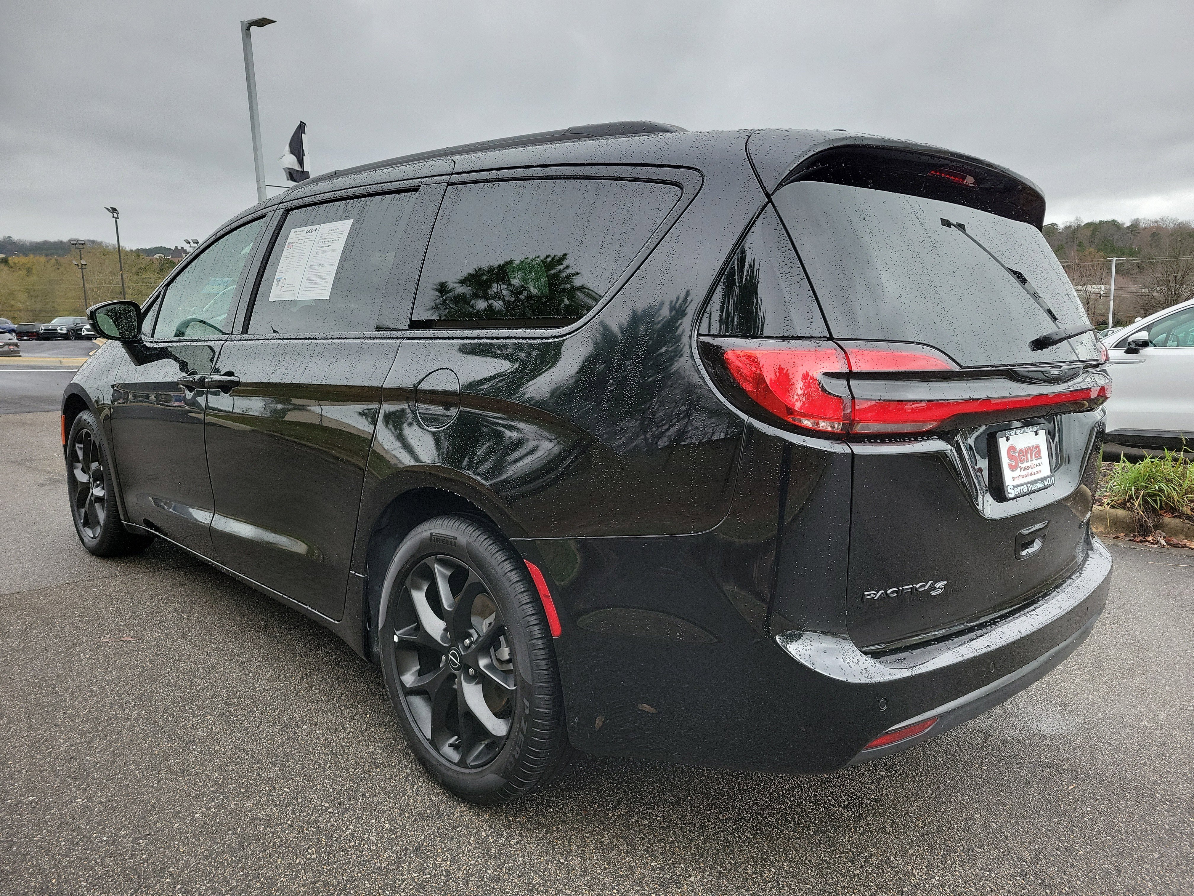 Used 2025 Chrysler Pacifica Limited image 26