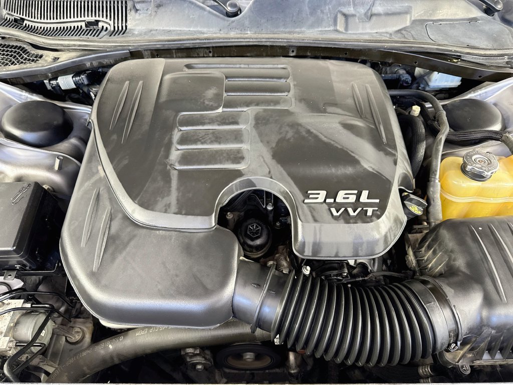 Used 2016 Dodge Challenger SXT RWD image 33