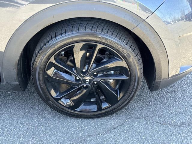 Used 2018 Kia Niro EX w/ EX Touring Graphite Edition image 7