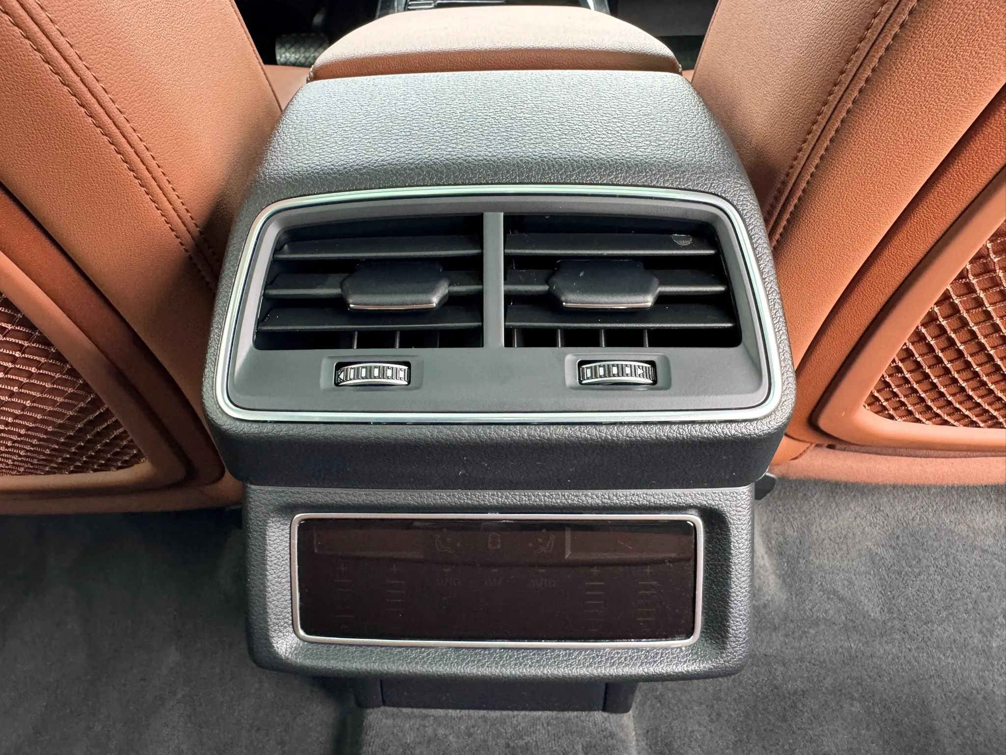 Used 2022 Audi e-tron Premium w/ Convenience Plus Package AWD/4WD image 29