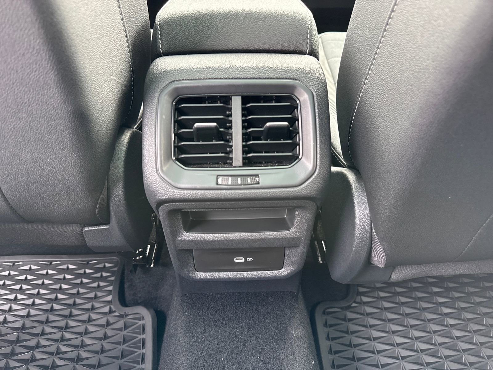 Certified 2025 Volkswagen Taos SE image 35