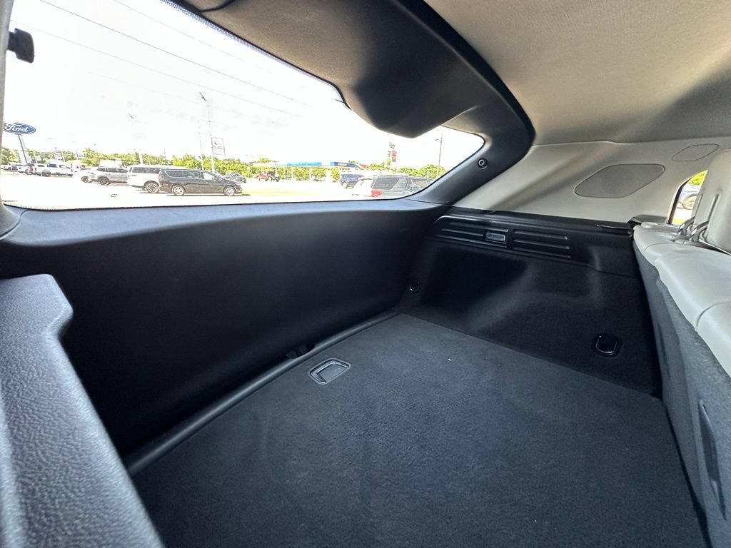 Used 2022 Cadillac XT4 Luxury w/ Cold Weather Package FWD image 22