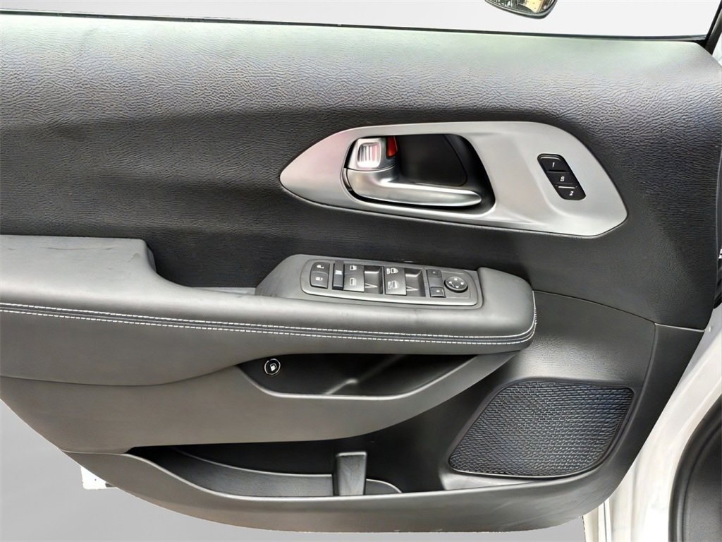 New 2022 Chrysler Pacifica Touring-L w/ S Appearance Package image 20