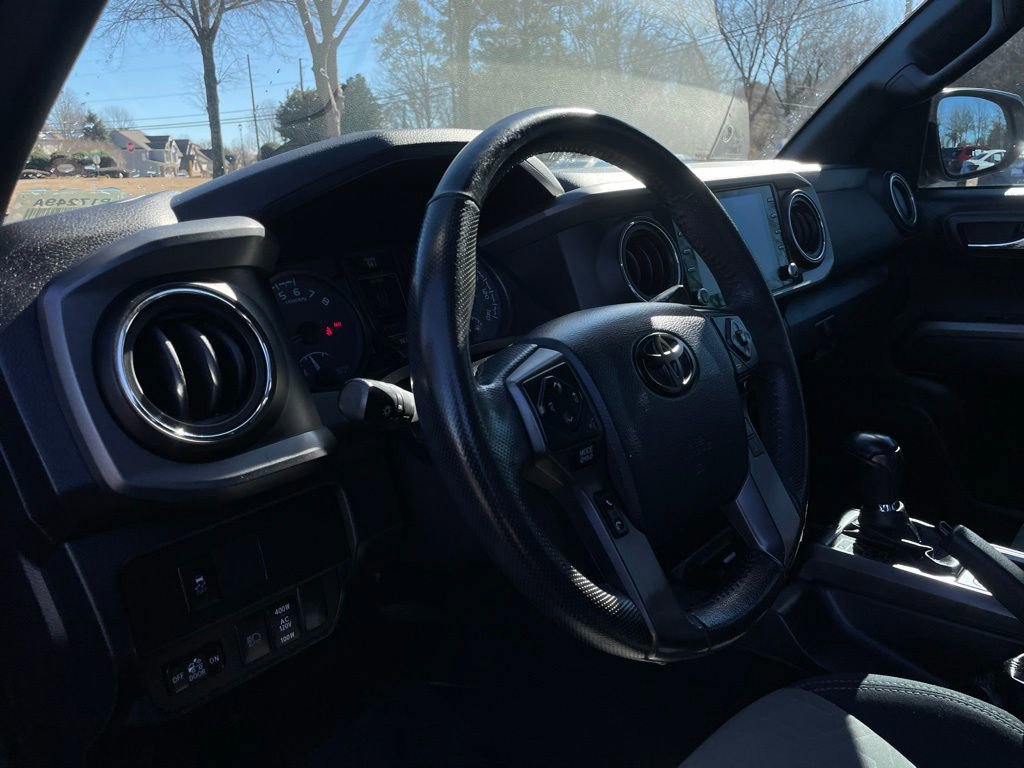 Used 2020 Toyota Tacoma TRD Off-Road w/ Technology Package image 29