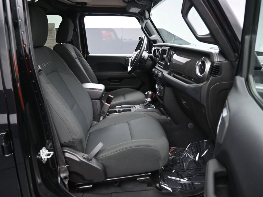 Used 2019 Jeep Wrangler Unlimited Sahara w/ Dual Top Group image 32