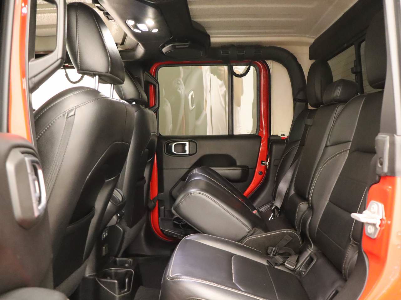 Used 2020 Jeep Gladiator Overland AWD/4WD image 17