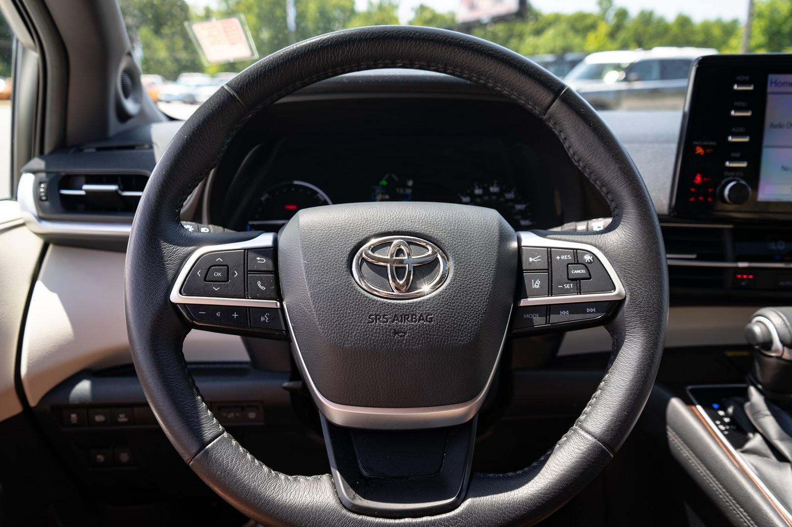 Used 2021 Toyota Sienna XLE w/ XLE Plus Package AWD/4WD image 30