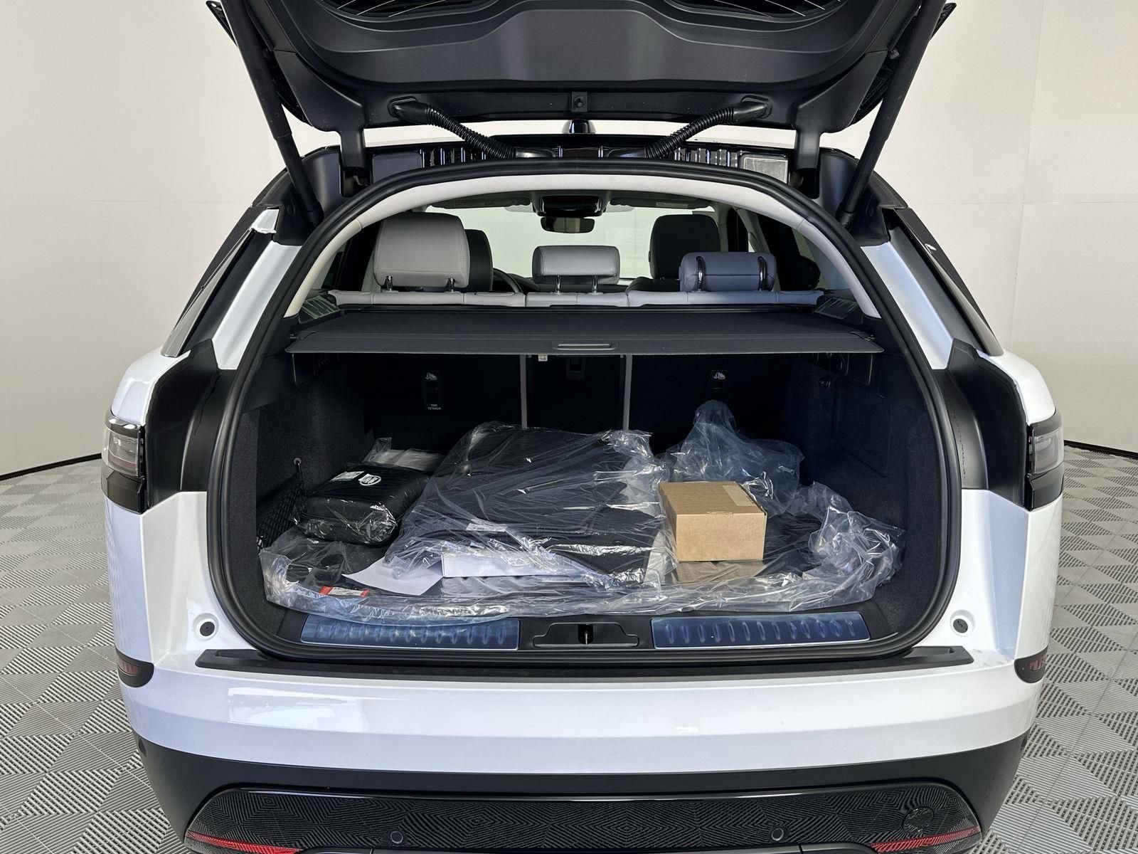 Certified 2024 Land Rover Range Rover Velar S image 31