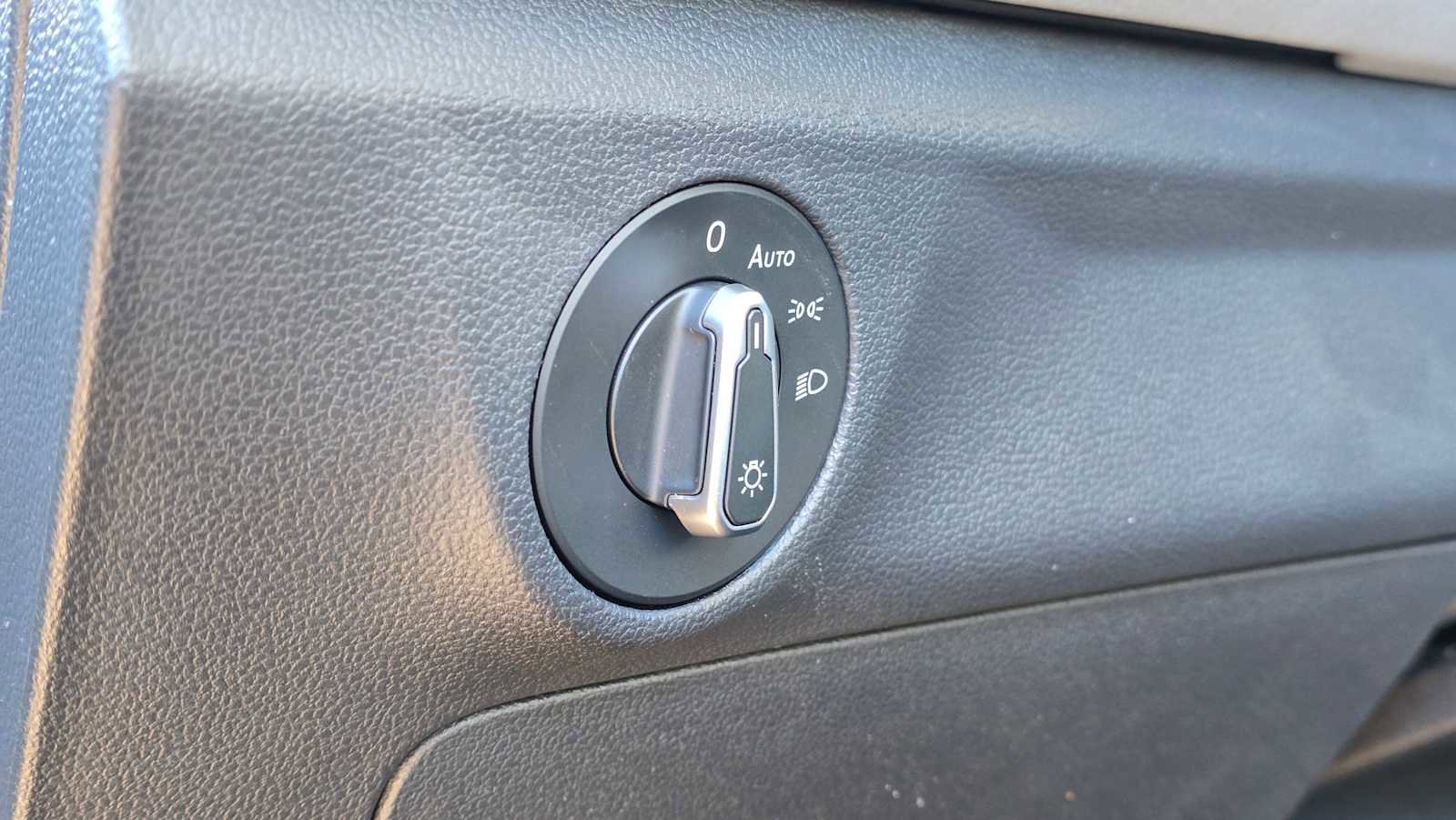 Used 2025 Volkswagen Jetta SE image 26