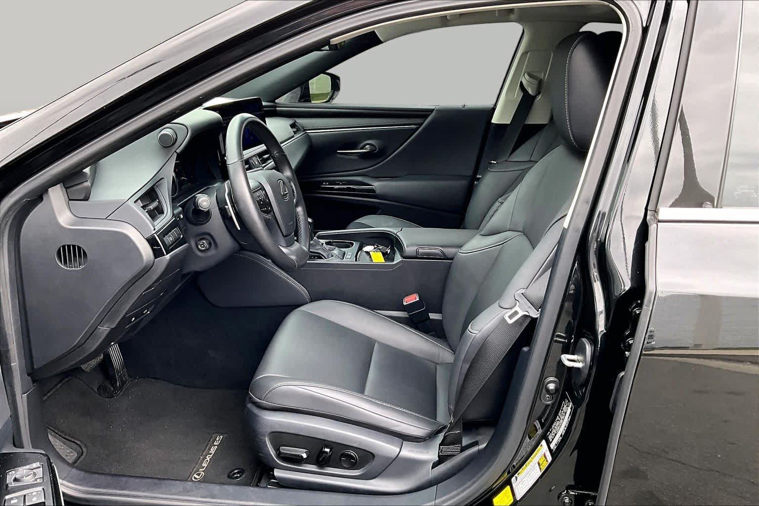 Used 2024 Lexus ES 300h w/ Premium Package FWD image 7