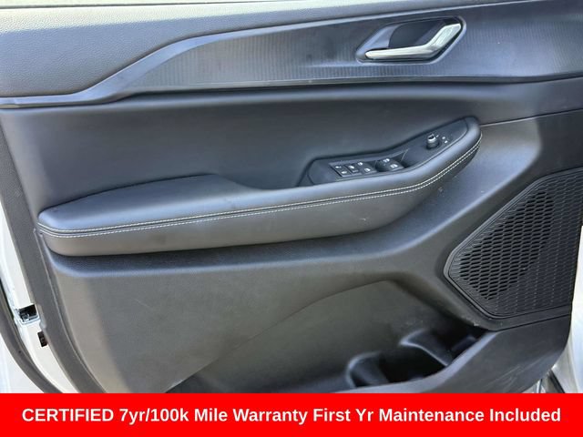 Certified 2025 Jeep Grand Cherokee Altitude AWD/4WD image 24