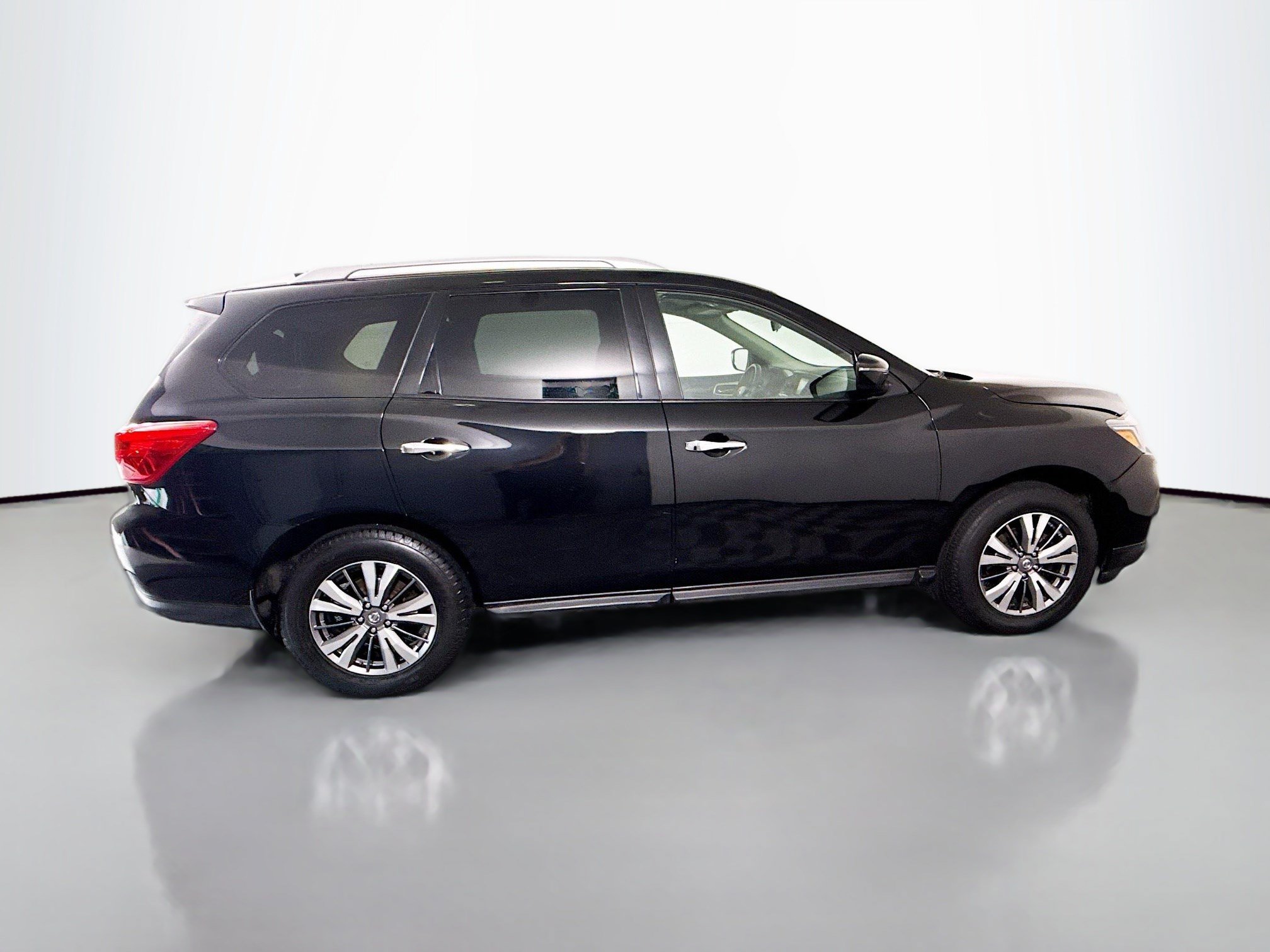 Used 2019 Nissan Pathfinder S AWD/4WD image 11