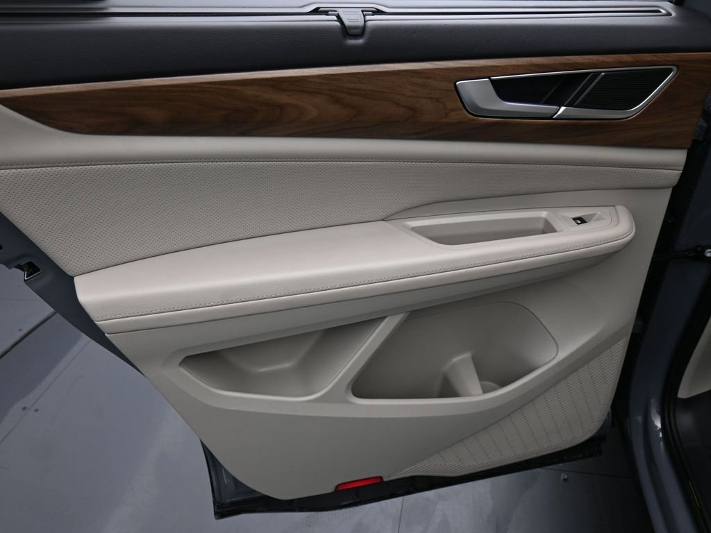 Used 2025 Volkswagen Atlas SE FWD image 13